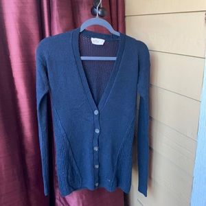 Women’s Navy Hollister sweater w an open knit back, button-up in a size XS.